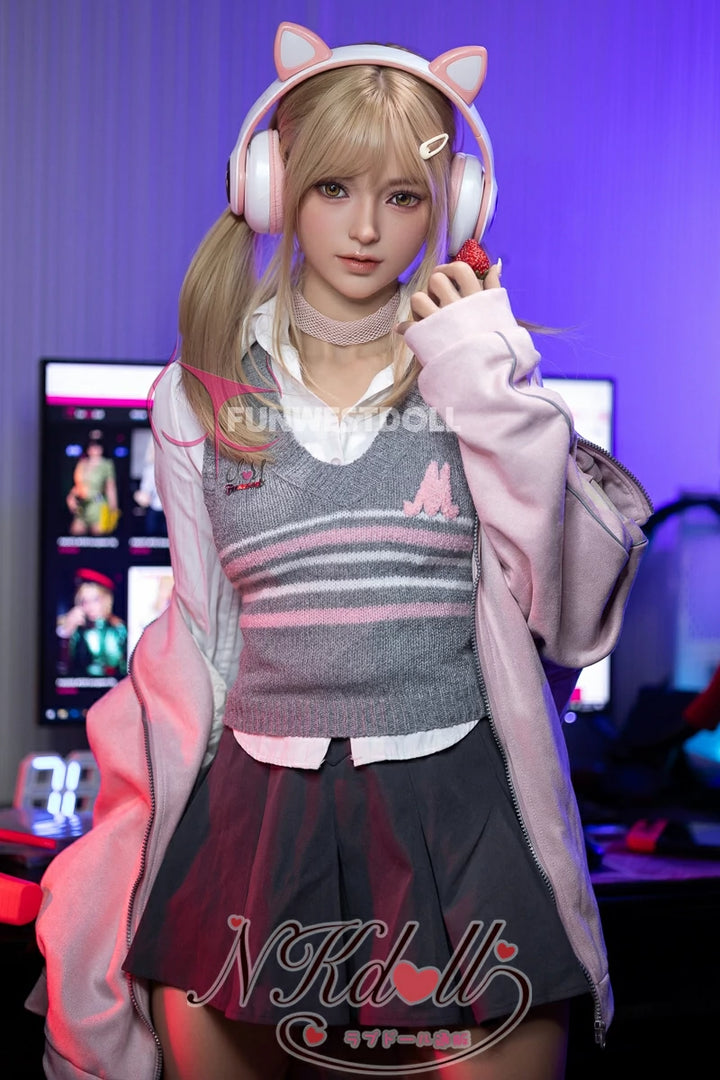 等身 大 の 人形 Alice