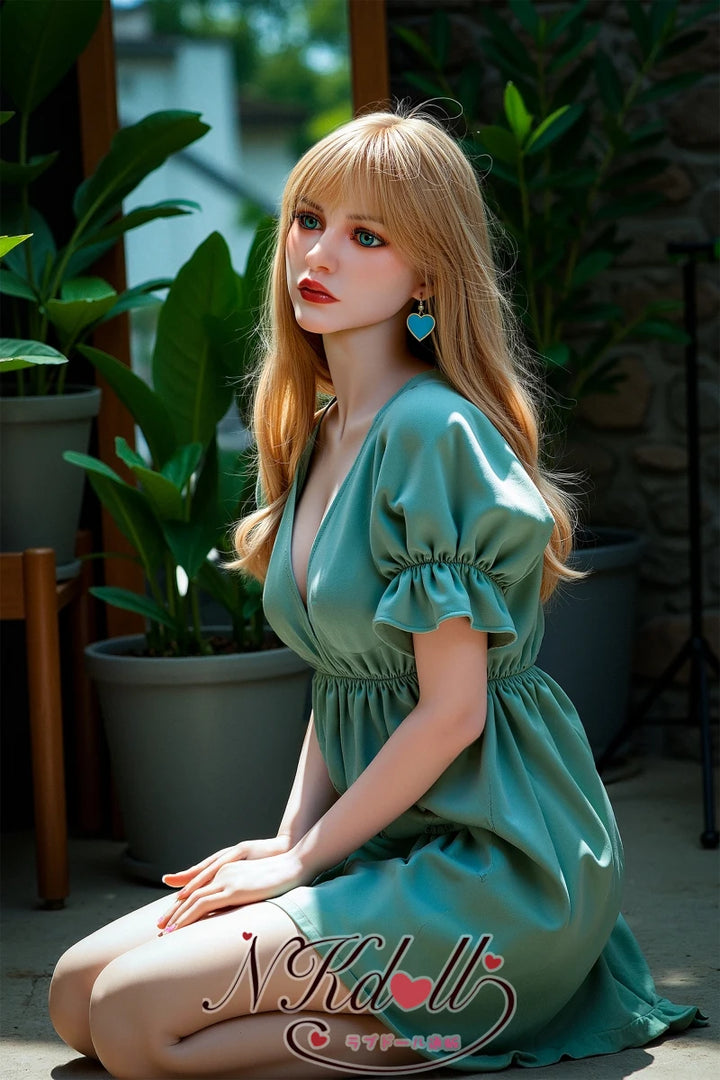 AB27 ラブドール 美人