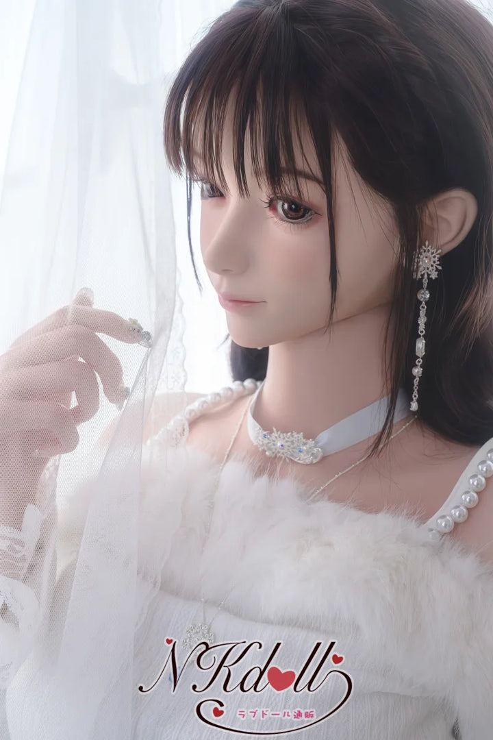 白い肌 人形
